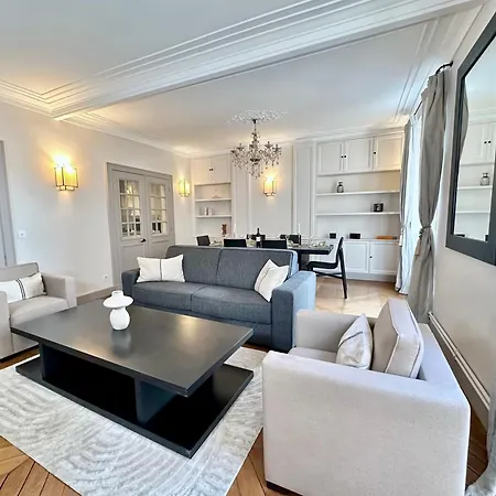 Apartment Luxembourg Gardens Deluxe Family Flat & Elevator