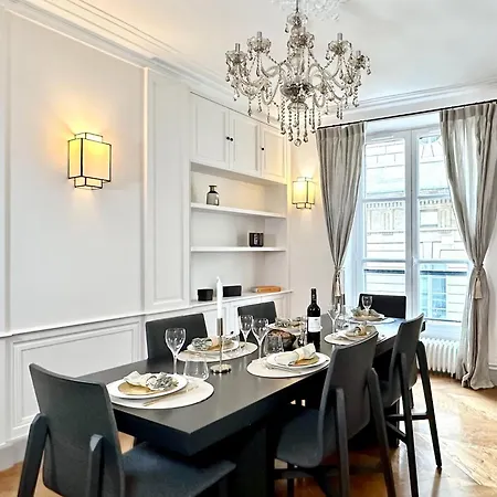 Luxembourg Gardens Deluxe Family Flat & Elevator * Parijs