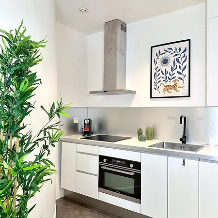 Luxembourg Gardens Deluxe Family Flat & Elevator Apartment