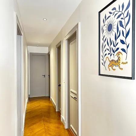 Luxembourg Gardens Deluxe Family Flat & Elevator Apartment