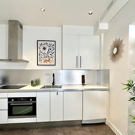 Apartment Luxembourg Gardens Deluxe Family Flat & Elevator