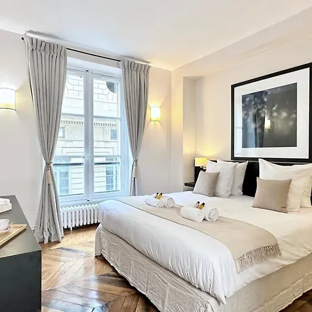 Luxembourg Gardens Deluxe Family Flat & Elevator Paris