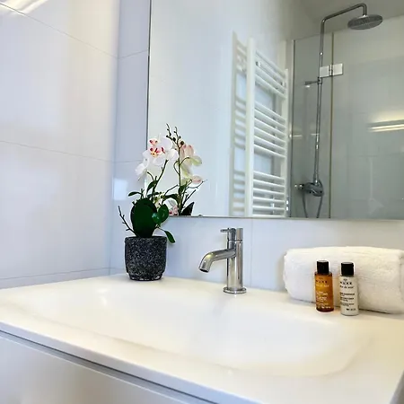 Luxembourg Gardens Deluxe Family Flat & Elevator *