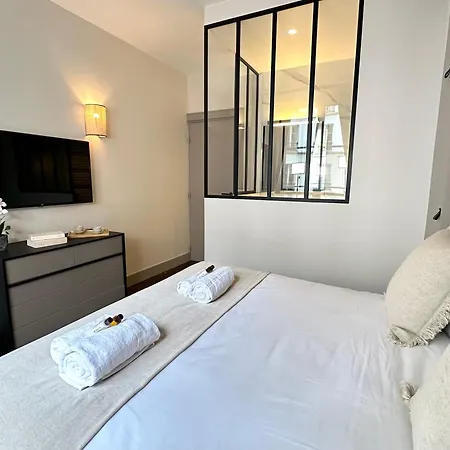 Appartement Luxembourg Gardens Deluxe Family Flat & Elevator Parijs