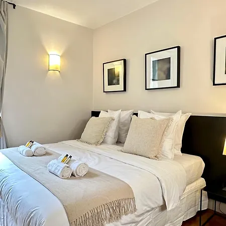 Luxembourg Gardens Deluxe Family Flat & Elevator Apartment