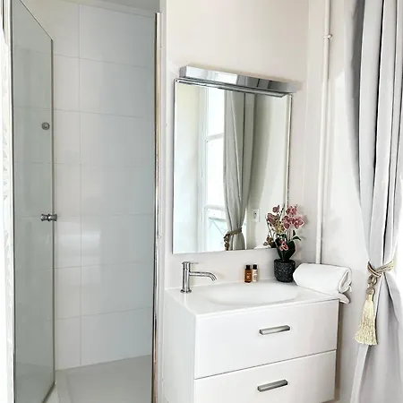Luxembourg Gardens Deluxe Family Flat & Elevator *