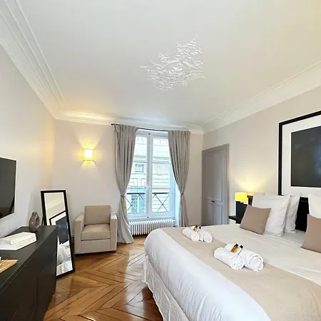 Apartment Luxembourg Gardens Deluxe Family Flat & Elevator