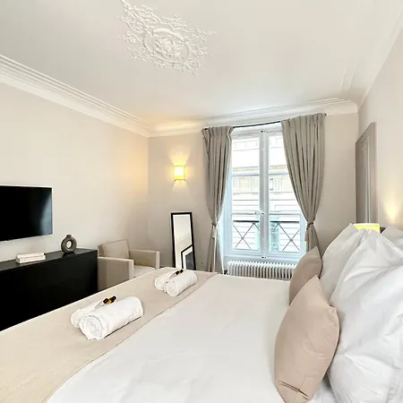 Luxembourg Gardens Deluxe Family Flat & Elevator Paris