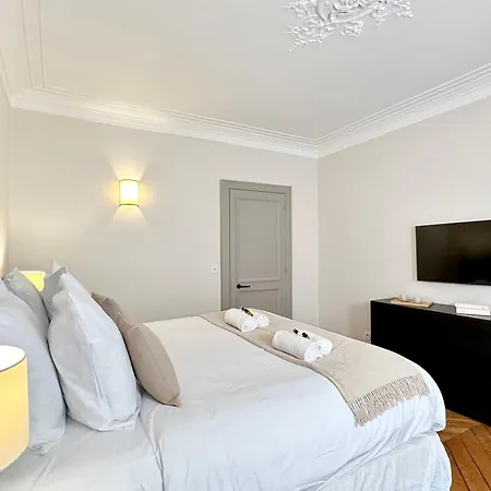 Apartment Luxembourg Gardens Deluxe Family Flat & Elevator